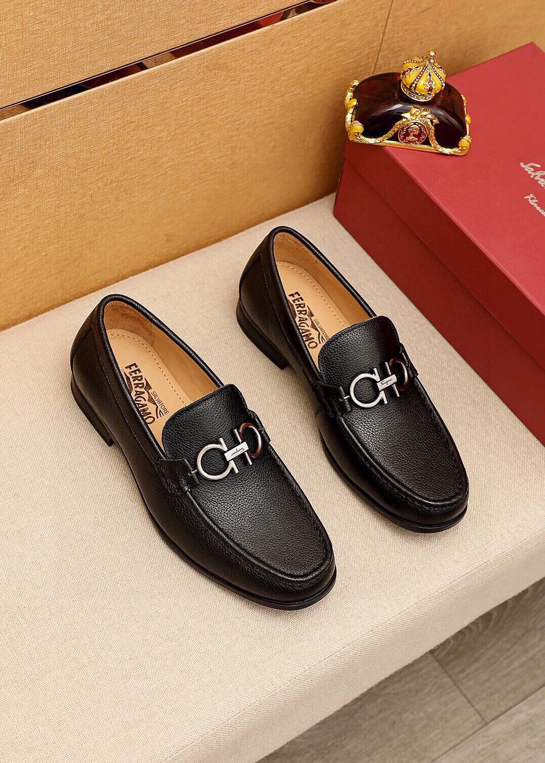 Men's shoes 💰480 💐 Product trademark: Ferragamo "Ferragamo" casual leather shoes Regular size: 38-44 (45🉑️customized) Product materials: Selected imported first-layer pebbled cowhide leather upper + luxury hardware buckle, imported water-dyed cowhide leather lining. Strong three-dimensional visual effect, original outsole color: 4⃣️seed leather materials available
